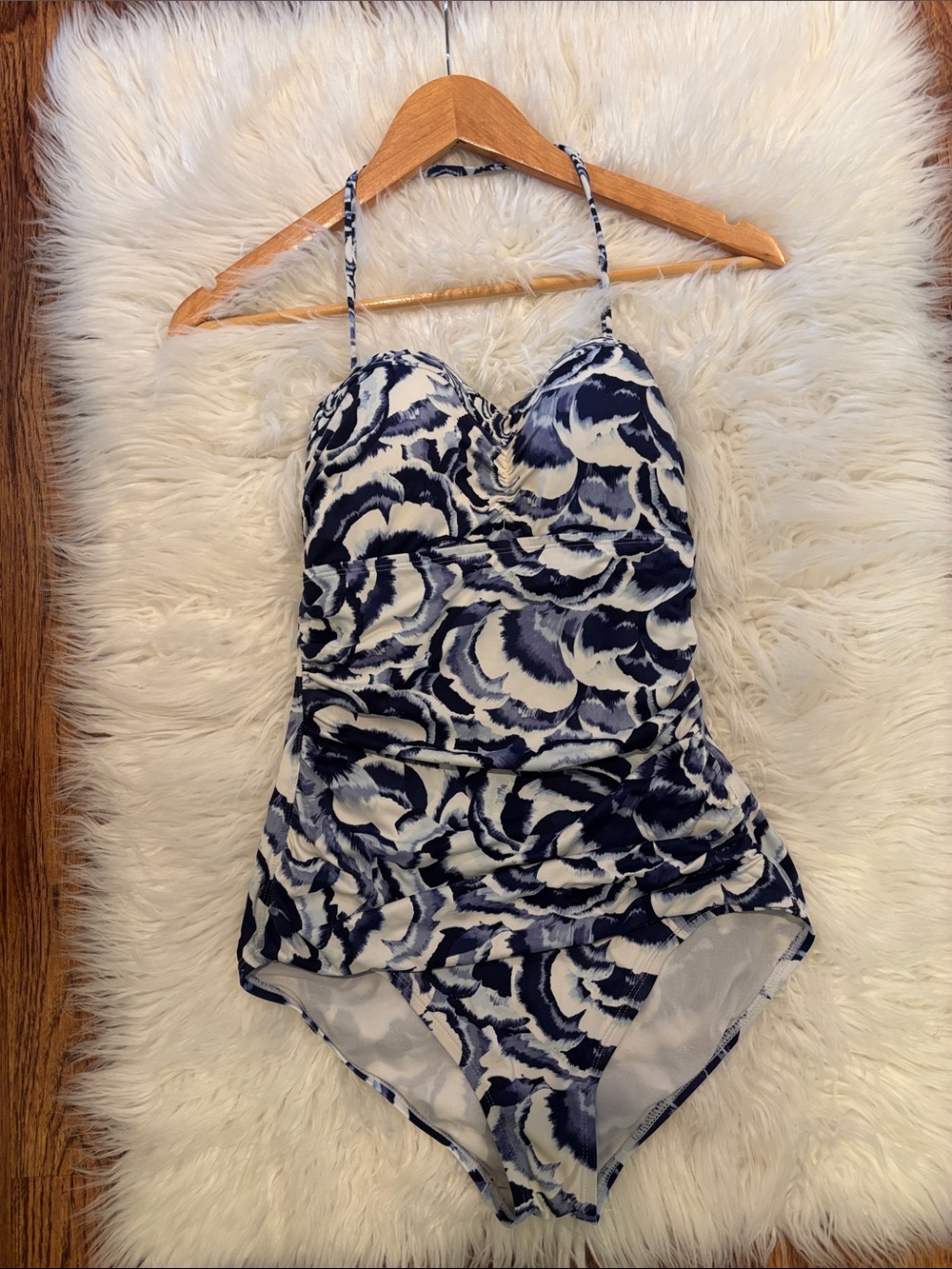 Women’s Tommy Bahama Suit with keyhole back
